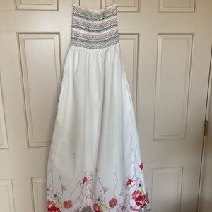 white summer strapless dress with flower design never worn